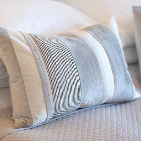 Bridge Cottage Bed And Breakfast 피터버러 외부 사진
